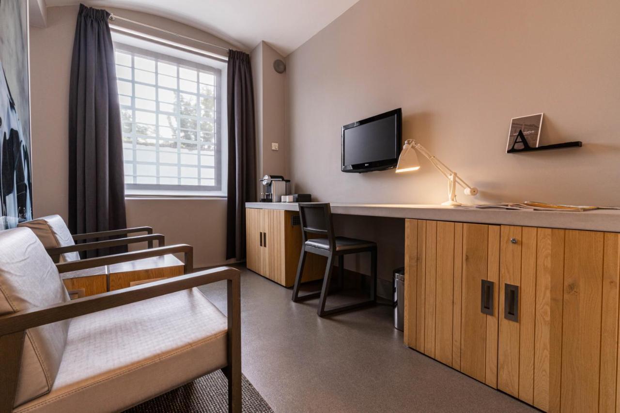 Het Arresthuis Roermond Buitenkant foto A typical room at the hotel