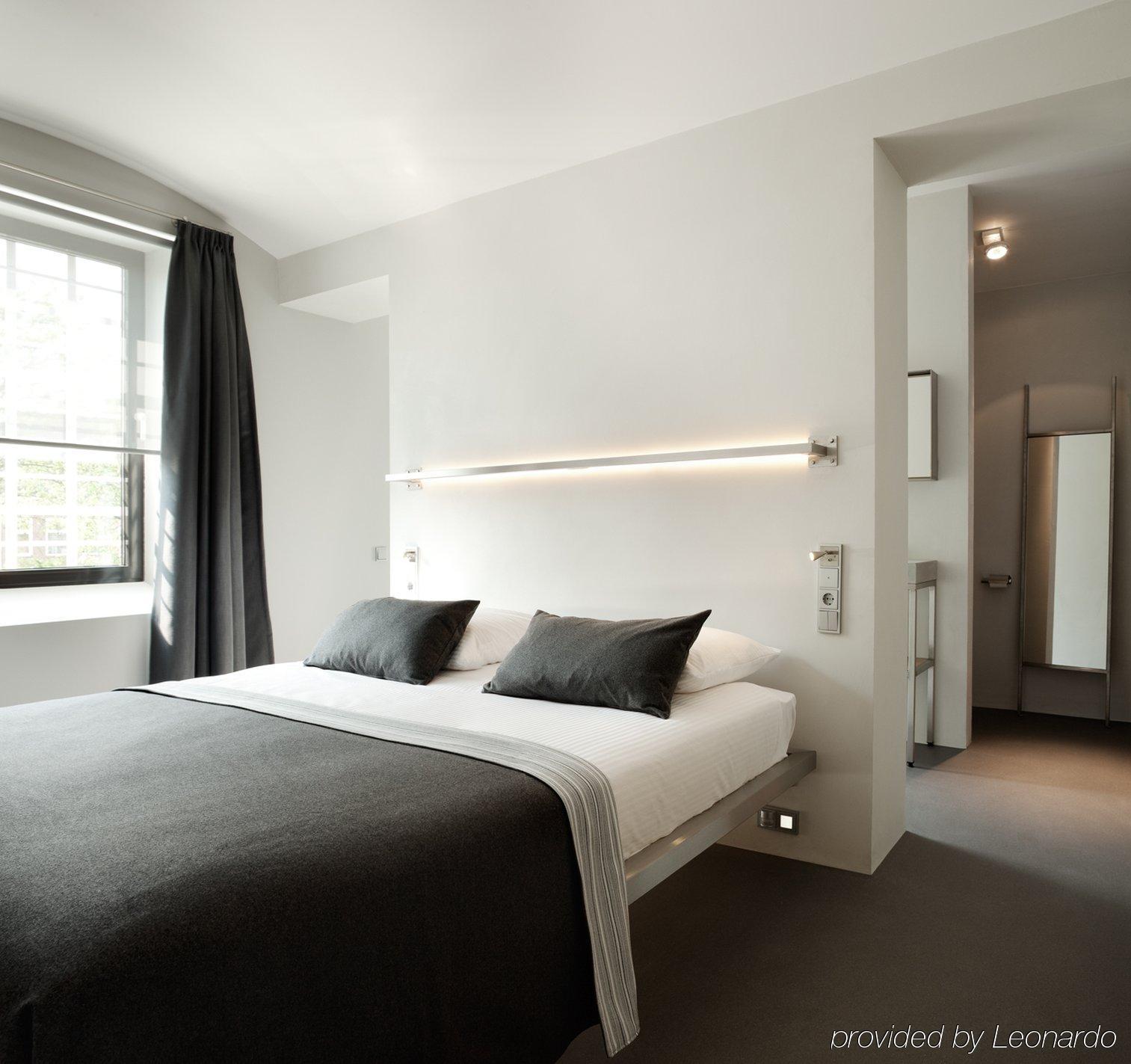 Het Arresthuis Roermond Kamer foto A room at the hotel