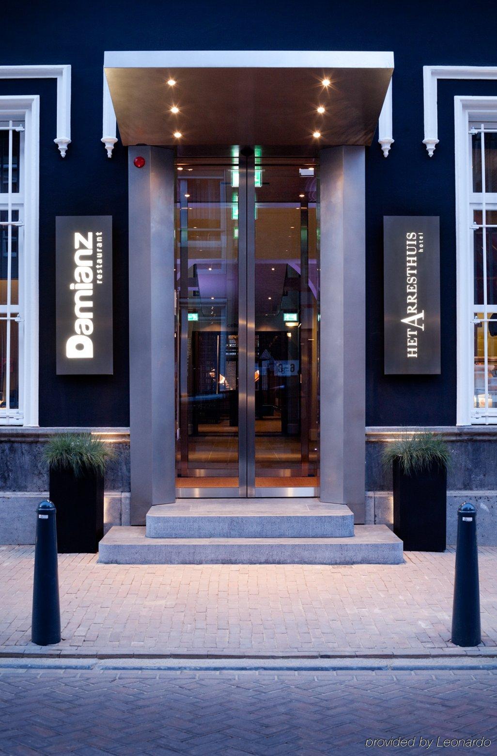 Het Arresthuis Roermond Buitenkant foto Entrance to the Danianz