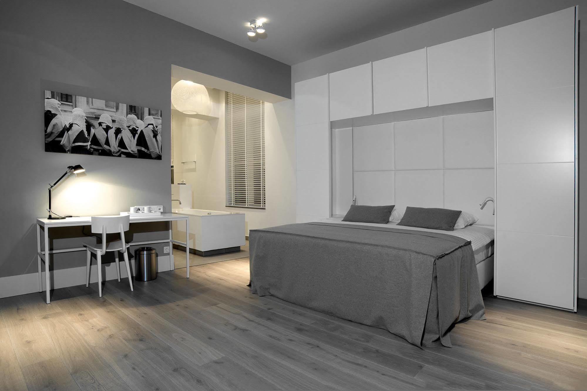 Het Arresthuis Roermond Buitenkant foto A bedroom
