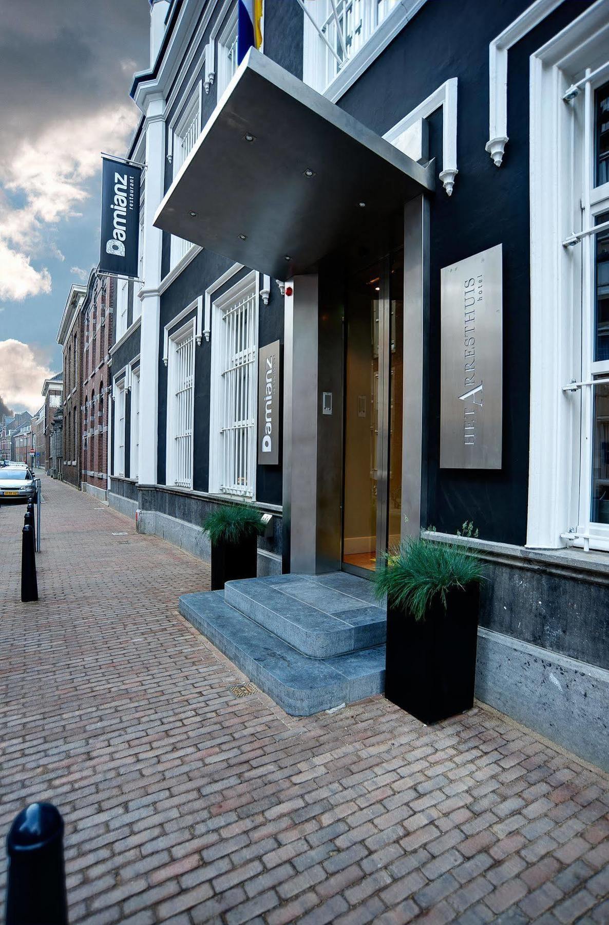 Het Arresthuis Roermond Buitenkant foto The entrance to the hotel